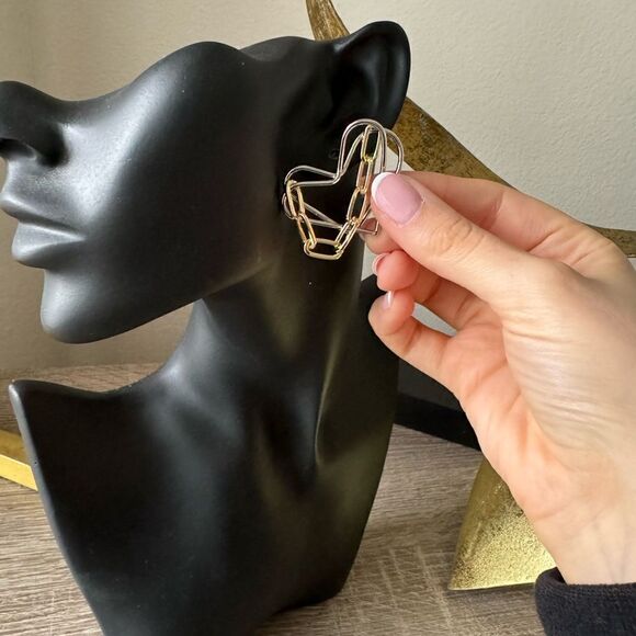 StatementāheartāearringsāA958 - Picture 3 of 5